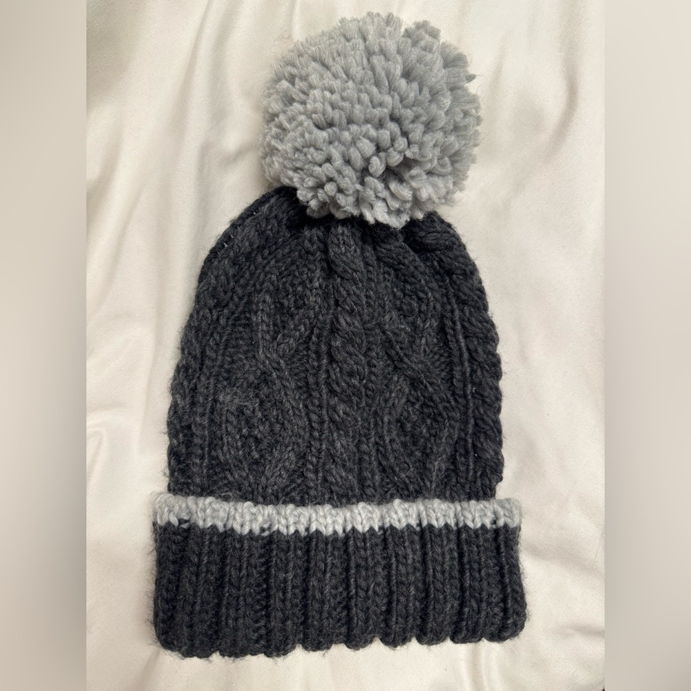 Joe Fresh beanie with pom pom